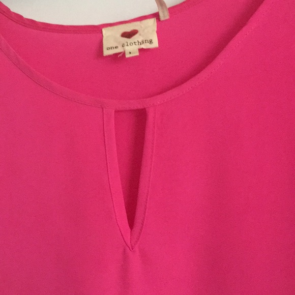 Hit pink blouse - Picture 2 of 2